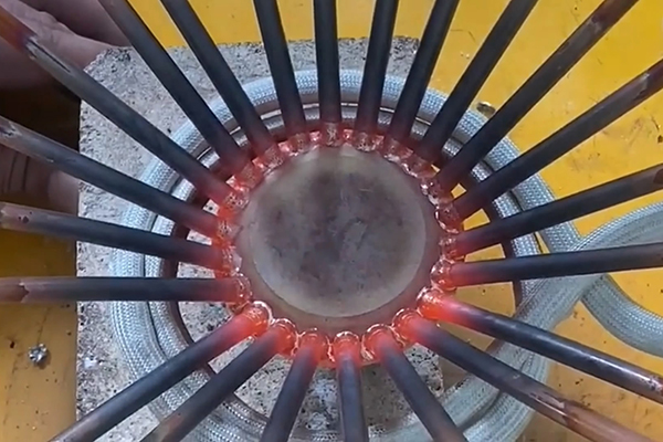 高頻焊接機(jī)，高頻釬焊機(jī)，分液器接頭銅管焊接