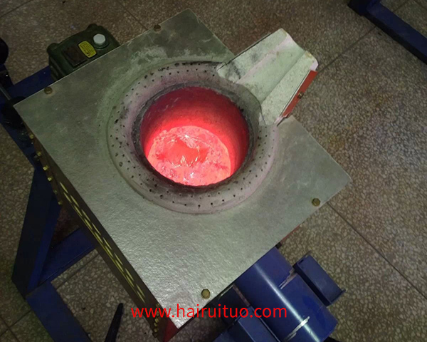 小型實(shí)驗(yàn)熔煉爐，特別是用于熔煉銅的中頻電爐，是實(shí)驗(yàn)