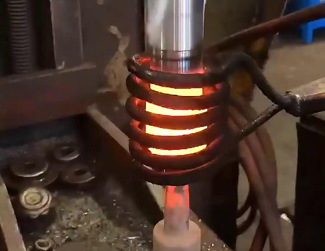 高頻淬火機(jī)床，可以做到齒輪銷軸半、全自動(dòng)化淬火熱處理