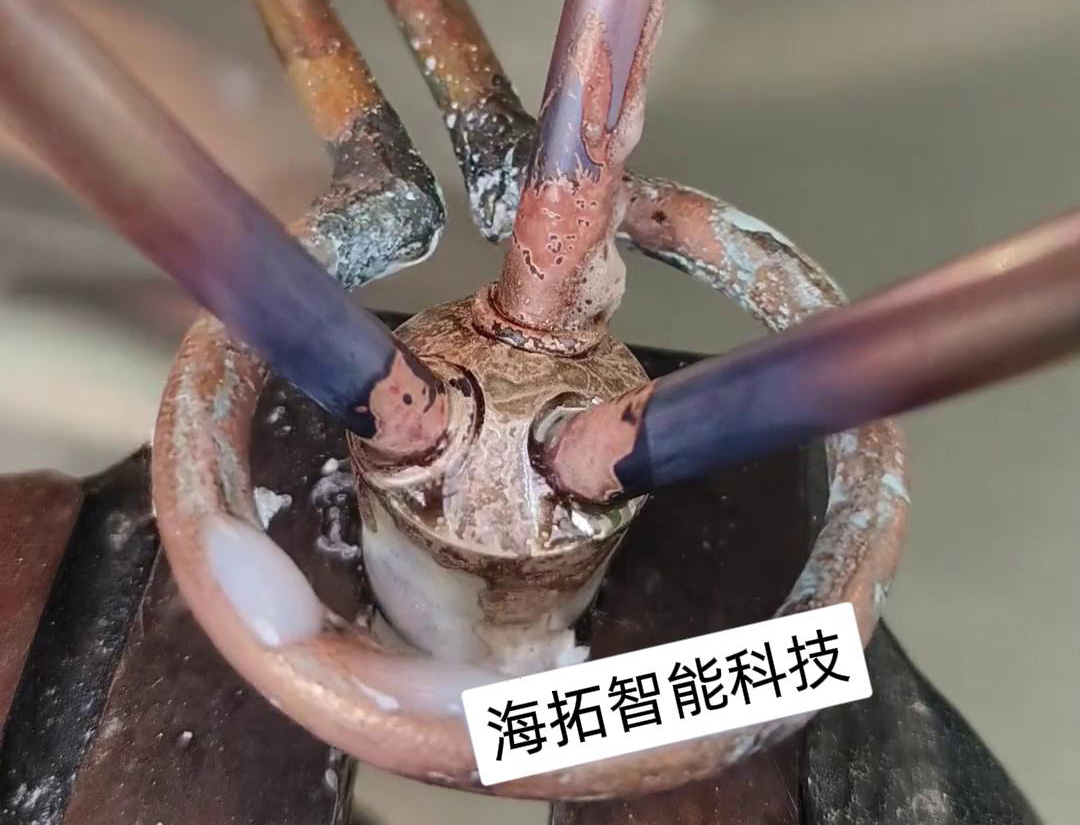 取代火焰焊接銅管的高頻焊機(jī)，可以配合自動(dòng)化設(shè)備實(shí)現(xiàn)全自動(dòng)釬焊銅管銅件