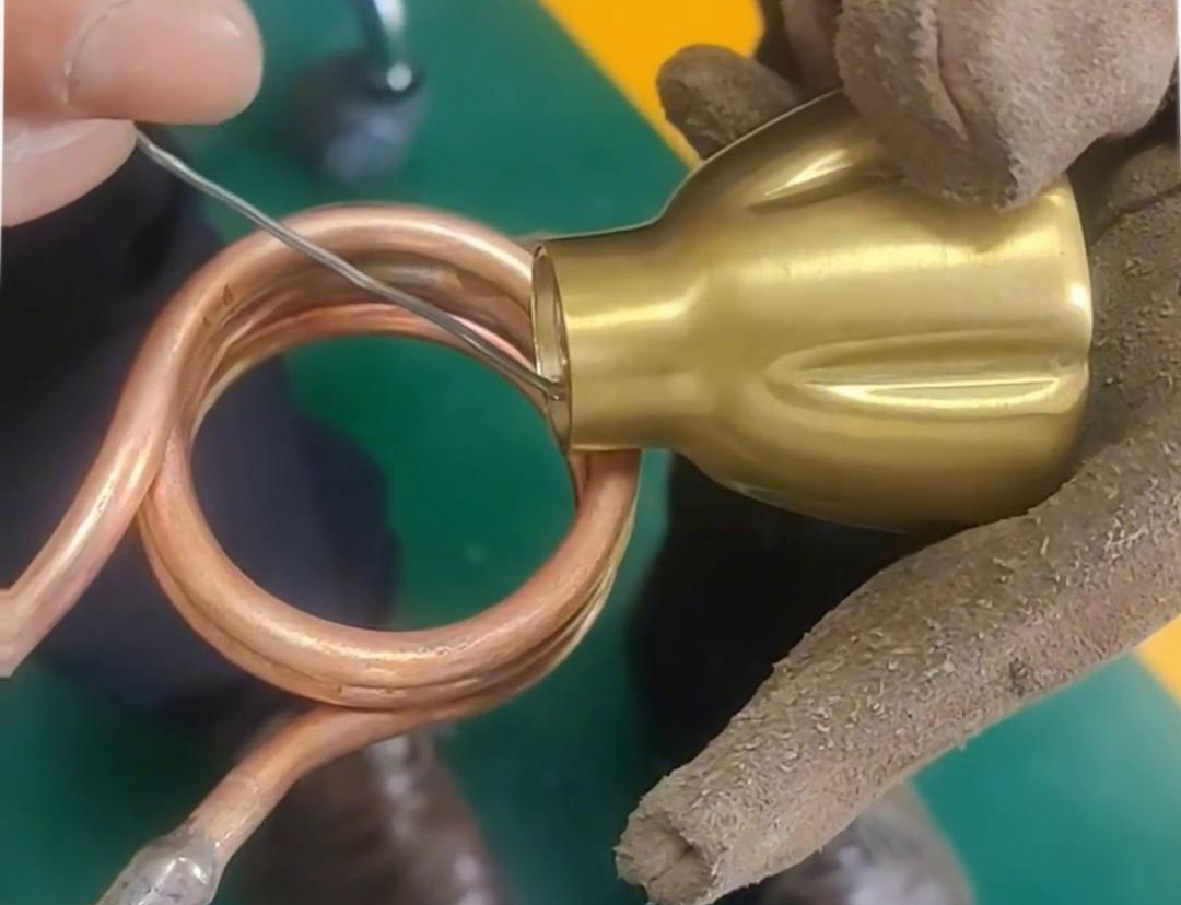 高頻焊機(jī)適用于各類常見銅件鋁件焊接，不管是標(biāo)準(zhǔn)件還是非標(biāo)的異型件