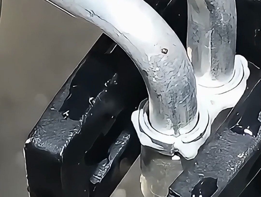 鋁件能用高頻感應加熱焊接嗎?不僅能,更是精密 / 批量鋁件焊接的優(yōu)選!(圖3) 鋁件能用高頻感應加熱焊接嗎?不僅能,更是精密 / 批量鋁件焊接的優(yōu)選!(圖3)