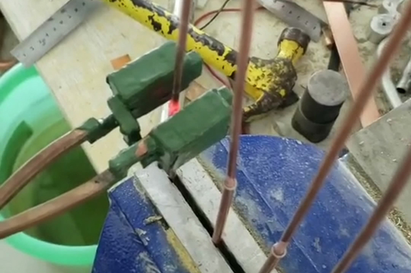 手持式高頻加熱機(jī)，高頻焊機(jī)是焊接銅管工具