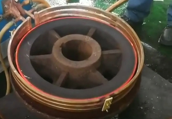 淬火機(jī)淬火時無需人工操作，淬火一鍵完成，節(jié)約人力成本。